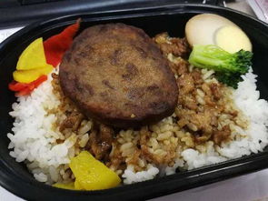 女子露营烤牛肉被牛群吃光 女子露营烤牛肉被牛群吃光