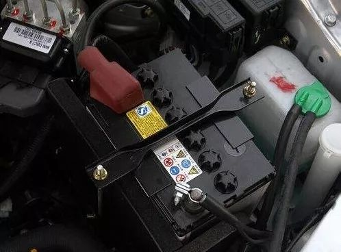 小型汽车用多少电瓶