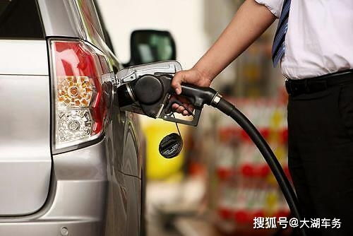 汽车加满半箱油多少钱 汽车加满半箱油多少钱