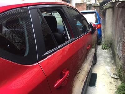 更换汽车玻璃多少钱