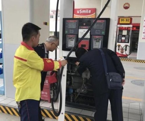 汽车油箱多少升时报警