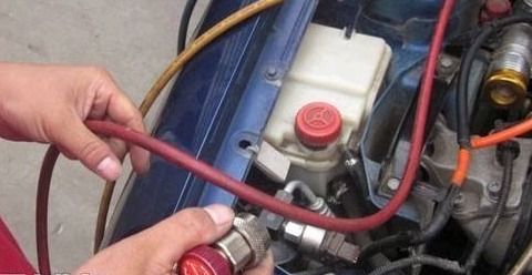 汽车空调管多少度结冰了(汽车空调管结冰温度研究)